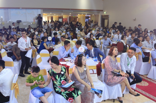 TMS Hotel Quy Nhon Beachの紹介式で500名以上の投資家の出席